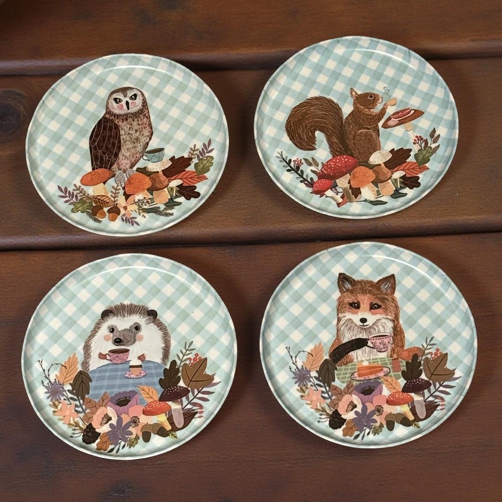Mia Charro NWT Set of 8 Animal-Themed Melamine Plates with Checkered Background